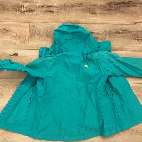 The North Face Women's Aqua Hooded Rain Jacket - Picture 6 of 9